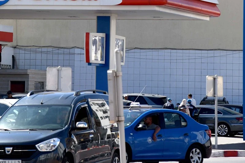 ارتفاع أسعار الغازوال يضع سائقي سيارات الأجرة غير المالكين تحت ضغط معيشي متصاعد