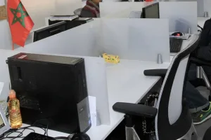 قانون فرنسي جديد يهدد آلاف الوظائف في قطاع مراكز النداء بالمغرب