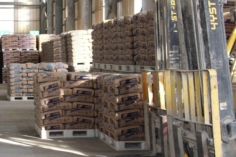 تراجع مبيعات الإسمنت يعكس تباطؤ أوراش البناء بداية 2026