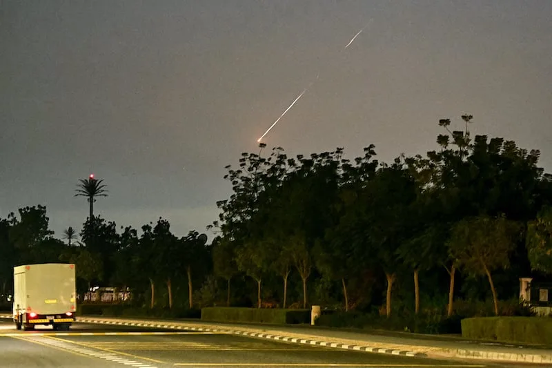 اعتراض مسيّرات في سماء دبي وسقوط شظاياها يُسفر عن إصابتين