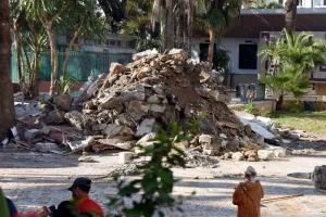 تحقيقات إدارية ترصد تفريغ أطنان من “الردم” قرب منشآت حيوية بجهتي الدار البيضاء والرباط