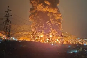 غارات على منشآت الطاقة في أصفهان تعمّق التوتر بين واشنطن وطهران