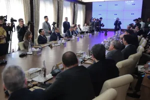 غموض يلف حوار أبريل والنقابات تلوّح بالمقاطعة