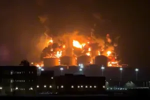 تصعيد خطير.. تهديدات متبادلة بين واشنطن وطهران تربك المنطقة وأسواق الطاقة