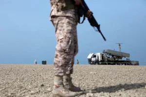 إيران توسع ضرباتها العسكرية وتبحث عن خليفة لخامنئي في خضم تصاعد الحرب