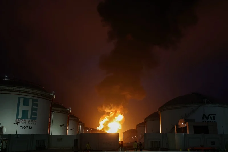 إيران تصعّد تهديداتها وتتوعد بضرب منشآت الطاقة في المنطقة