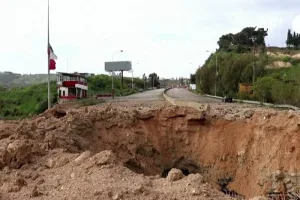 استهداف جسر جديد يربط جنوب لبنان بالبقاع