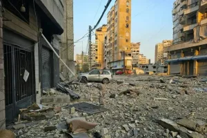 غارات إسرائيلية توسّع رقعة الحرب في لبنان وتستهدف جسراً حيوياً فوق نهر الليطاني