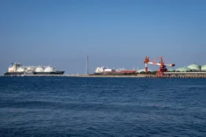 اليابان تواصل  سحب احتياطها النفطي لمواجهة تداعيات إغلاق هرمز