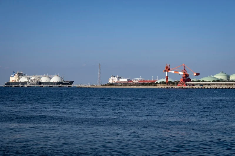 اليابان تواصل  سحب احتياطها النفطي لمواجهة تداعيات إغلاق هرمز