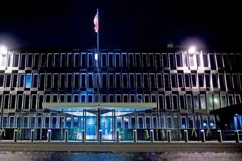 انفجار غامض قرب السفارة الأمريكية في أوسلو يفتح فرضية العمل الإرهابي ويستنفـر الأمن النرويجي