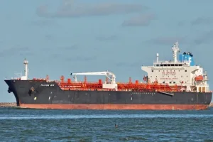 استهداف ناقلة نفط قرب سواحل عُمان وإصابة أربعة من طاقمها