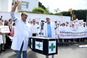 نقابات الصيادلة تتشبث بالإضراب الوطني رغم تطمينات وزارة الصحة بشأن رأسمال الصيدليات