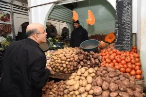 أسعار المحروقات تعيد شبح التضخم وتضغط على القدرة الشرائية