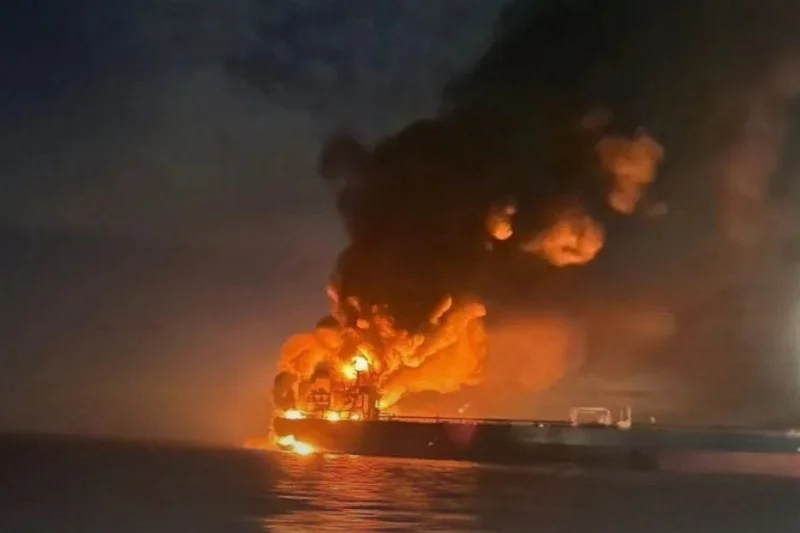 انفجارات تُغرق ناقلة غاز روسية في البحر المتوسط بين ليبيا ومالطا