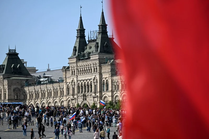 استطلاع يكشف ميلا مغربيا متزايدا نحو الحياد وتراجع النظرة الإيجابية للنفوذ الروسي