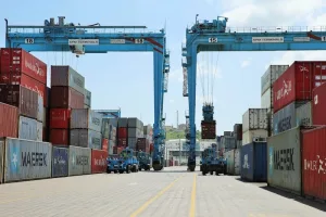 توتر الشرق الأوسط يربك حسابات المصدّرين المغاربة ويرفع كلفة الشحن والتأمين