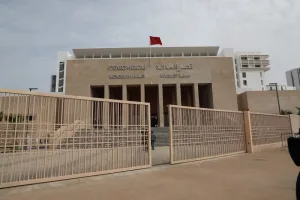 قانون جديد يعزز الصلح والوساطة بالمحاكم المغربية ويفتح الباب أمام عدالة توافقية