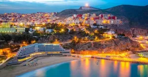 الحسيمة بين صخب الصيف واختناق الربيع: حين تختفي مقومات العيش وتبقى الجمالية وحدها شاهدة