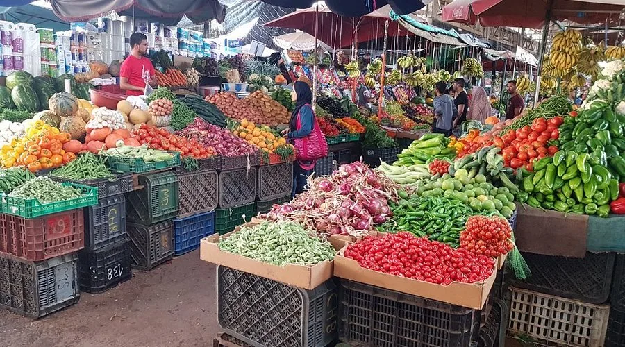 أسواق مدينة الناظور: الطماطم تلامس 15 درهماً وغلاء لافت في البطاطس والبصل وسط رواج باهت