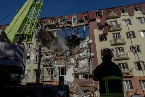 مقتل ثلاثة أشخاص بينهم طفل في هجوم روسي على أوديسا