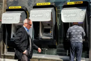 حرب الشرق الأوسط تفاقم التضخم في إيران وتدفع الاقتصاد نحو مزيد من الهشاشة