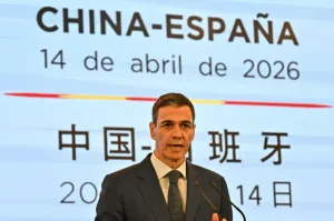 سانشيز من بكين يدعو لإصلاح النظام الدولي وسط توتر مع واشنطن