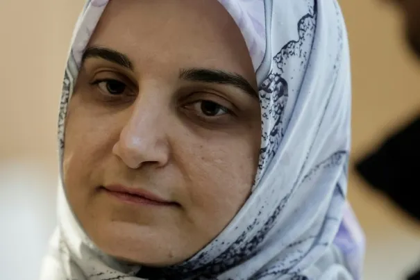 الإفراج عن سجينة إيرانية في فرنسا وعودتها إلى طهران في سياق تبادل محتمل