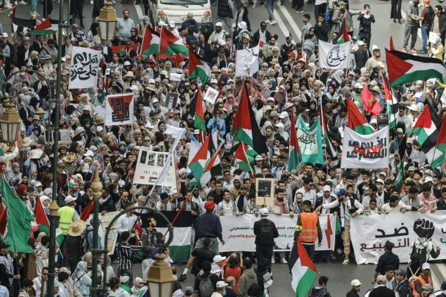 آلاف المغاربة يحتجون في الرباط رفضاً لقانون إعدام الفلسطينيين