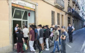 إسبانيا: جدل سياسي حول الهجرة… الاشتراكيون يدافعون عن إدماج المهاجرين غير النظاميين في مايوركا ويرفضون تقييد المساعدات