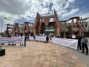 مهنيو النقل بمراكش يحتجون ضد مشروع المحطة الجديدة ويطالبون بفتح تحقيق