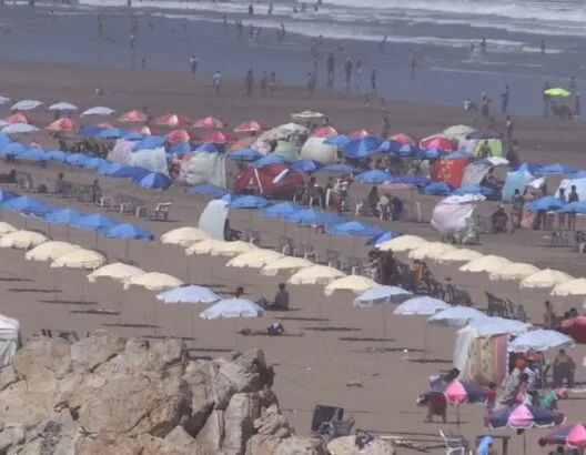 الدار البيضاء تتجه لفرض مجانية الشواطئ وإلغاء استغلالها التجاري صيفاً