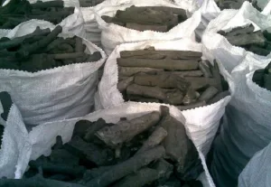 ارتفاع أسعار الفحم يضغط على التجار والأسر قبيل عيد الأضحى