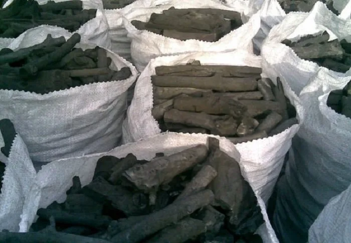 ارتفاع أسعار الفحم يضغط على التجار والأسر قبيل عيد الأضحى