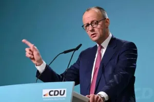 المستشار الألماني فريدريش ميرتس يشكك في قدرة واشنطن على حسم الحرب في إيران ويحذر من تبعاتها