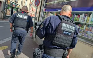 فرنسا :     زلزال أمني يهز ضاحية باريس … توقيف 11 شرطياً وإغلاق مفاجئ لمقر الشرطة البلدية