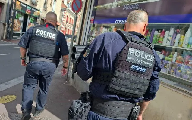 فرنسا :     زلزال أمني يهز ضاحية باريس … توقيف 11 شرطياً وإغلاق مفاجئ لمقر الشرطة البلدية