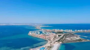 لا مانغا تقلب المعادلة :     إسبانيا تُلغي السكن الخاص وتحوّل الساحل إلى “مصنع سياحي”… وجدل بيئي يضعها في مرآة مارتشيكا بالناظور