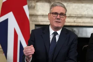 ستارمر: بريطانيا لن تنجر إلى حرب إيران وتدعو لفتح مضيق هرمز