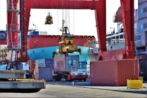 توترات الشرق الأوسط تربك واردات المغرب وترفع كلفة الشحن والإنتاج