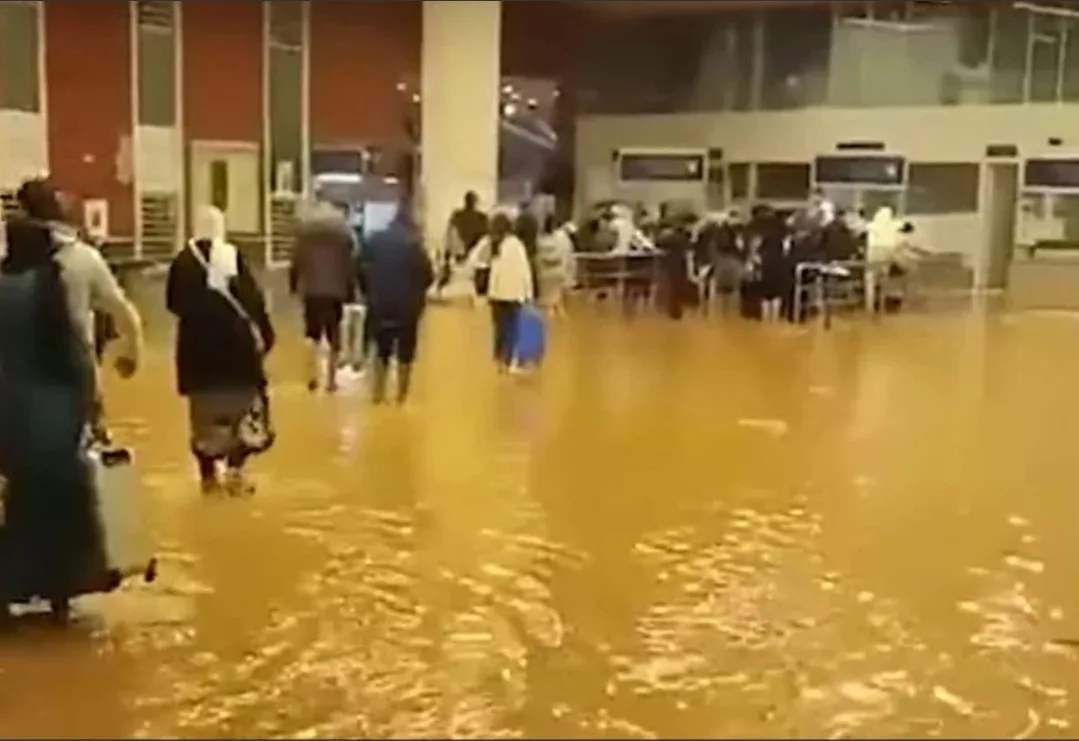 وجدة :    برلماني يثير الجدل حول مشروع حماية المطار من الفيضانات ويحذر من تداعيات بيئية واجتماعية