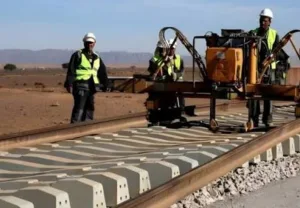 الناظور :       شركات وطنية تفوز بأربعة أشطر بمبلغ 256 مليار سنتيم من مشروع الربط السككي بين سلوان وميناء الناظور غرب المتوسط