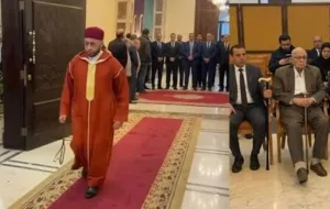 رجل أعمال مصري حقود يسمى “ساويرس” يثير الجدل مجددًا … سخرية غير محسوبة تُقحم الملك محمد السادس في واقعة بروتوكولية عادية