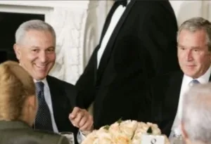 وفاة عزيز مكوار:     دبلوماسي وسفير المغرب الذي صنع حضور المملكة بصمت عالمي