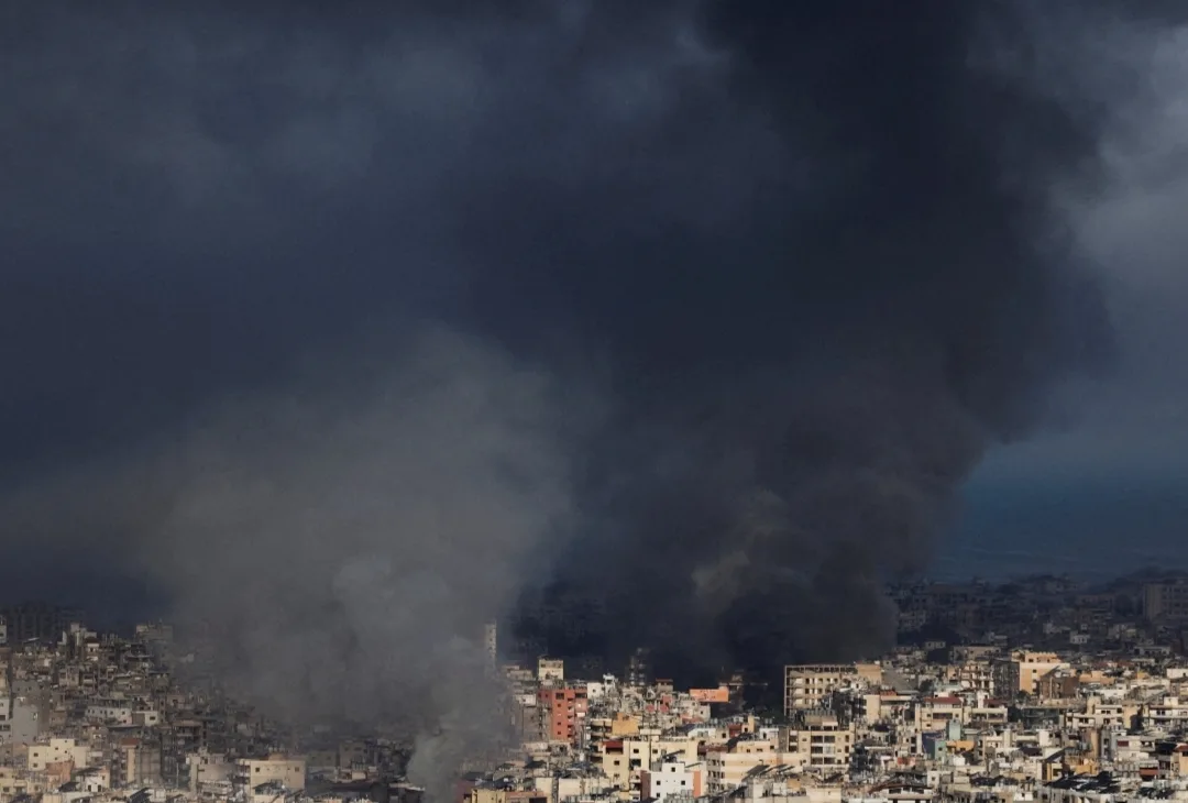 غارات أمريكية-أسرائيلية على مطار الأهواز وصاروخ إيراني يصيب حيفا