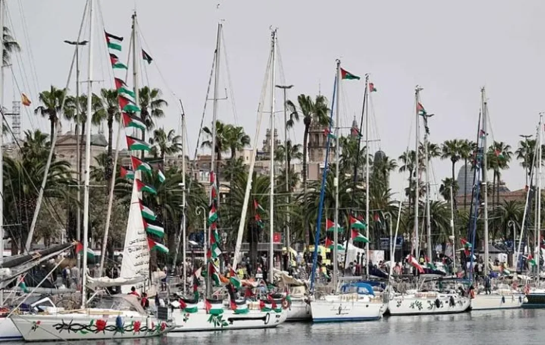 برشلونة على صفيح ساخن … “أسطول الصمود” يؤجل الإبحار مجددا نحو غزة وسط مطالب بإرسال فرقاطة عسكرية وحماية أوروبية