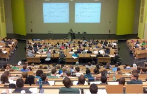 الحسيمة :     مواجهات عنيفة داخل الحرم الجامعي بين الطلبة