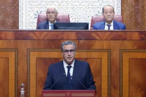 مفارقة سياسية تحت قبة البرلمان:   أخنوش يعرض حصيلته وخصوم الأمس يجلسون جنبا إلى جنب في مشهد يختزل تقلبات المرحلة