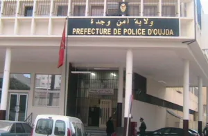 وجدة :    المنعش العقاري المومني يمثل أمام الضابطة القضائية على خلفية شكاية نصب جديدة … وتمثيلية “المرض” تثير الجدل