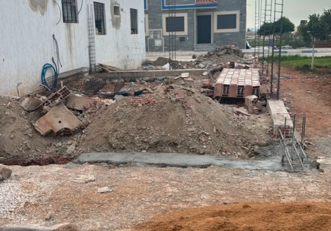 فضيحة تعمير بإقليم الدريوش:   تغيير معالم مشروع بجماعة “اتركوت” وبناء داخل حدائق عمومية يثير غضب الساكنة